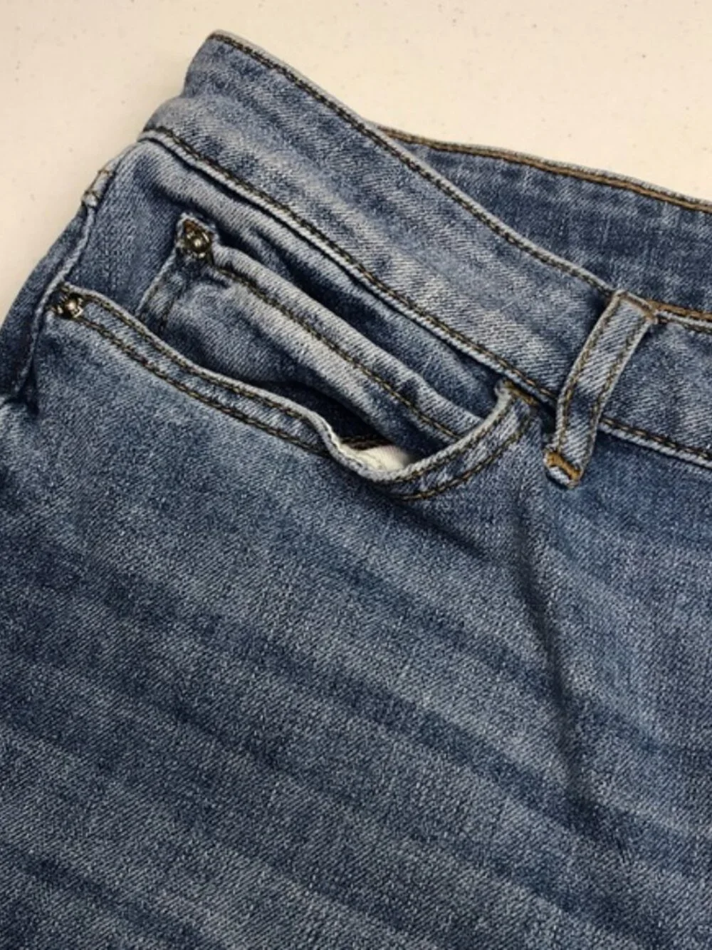 GUESS 1981 SKINNY JEANS 32x28 ⭐️